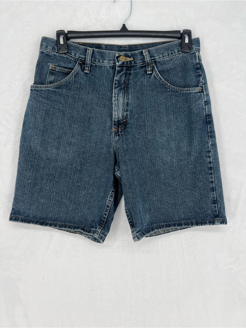 Wrangler Medium Wash Denim Shorts Jorts Dad Shorts 100% Cotton Men’s 32 Relaxed